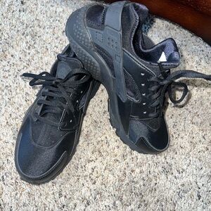 Men's Black Athletic Shoes